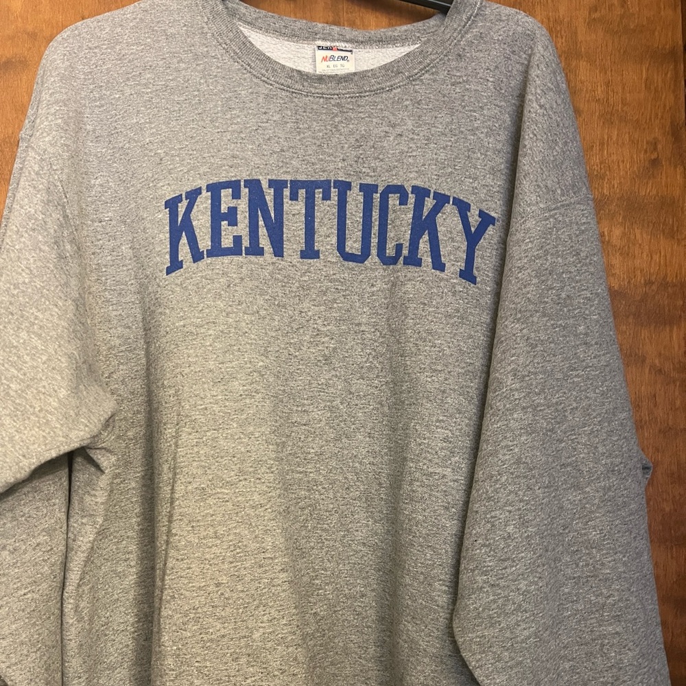 University of Kentucky Sweatshirr - Men’s XL - Jerzees- Runs a bit small - EUC